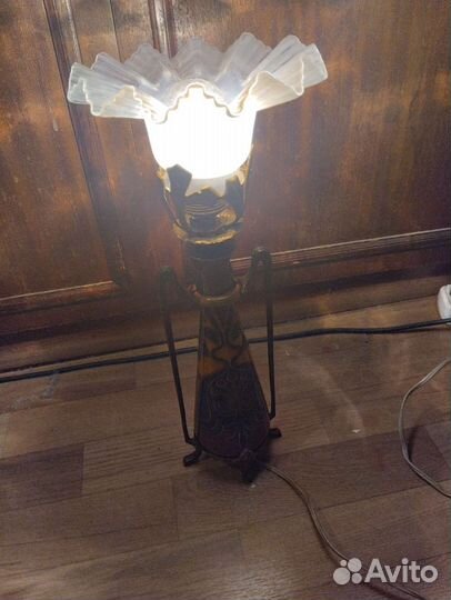 Настольная лампа