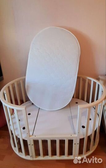Детская кроватка-трансформер с маятником