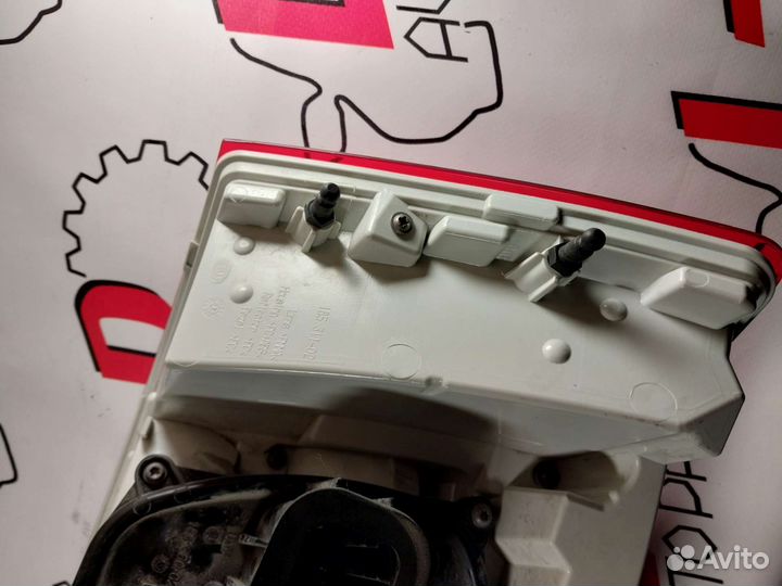 Оригинальный правый фонарь на skoda a7 рестайлинг