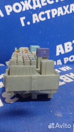 Блок предохранителей под капот Toyota Camry 30