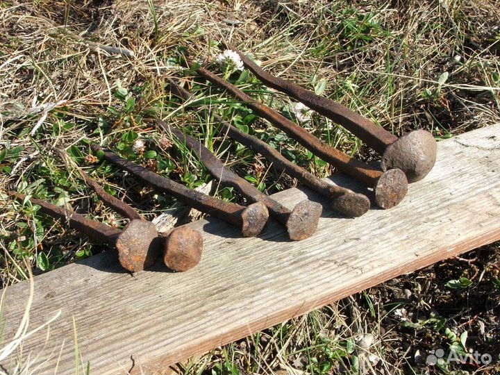 Кованные старинные гвозди