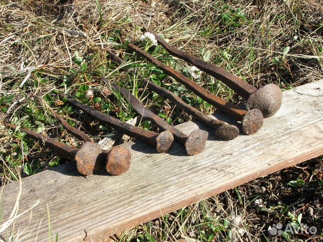 Кованные старинные гвозди