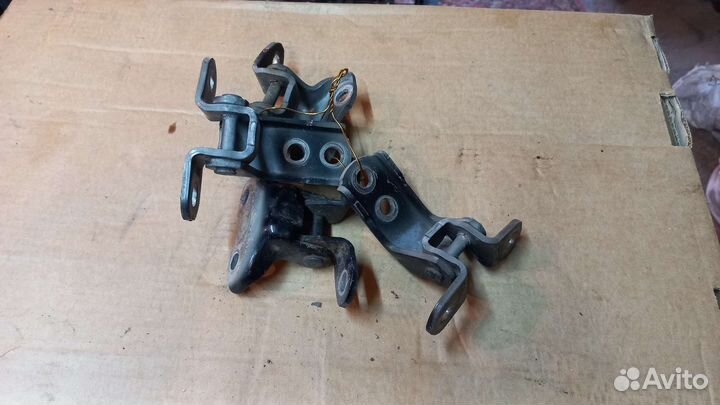 Петли двери на Тойота королла 150 кузов