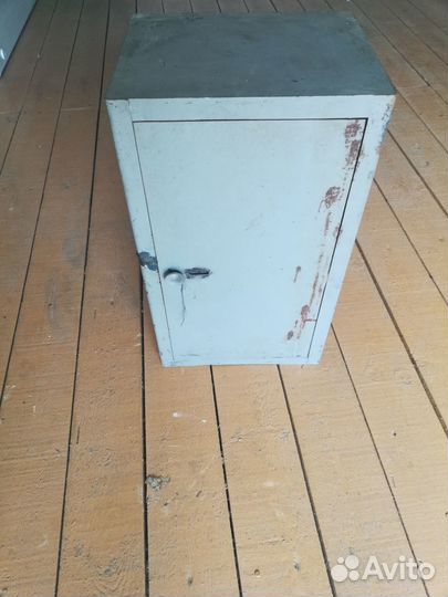 Продам сейф металлический