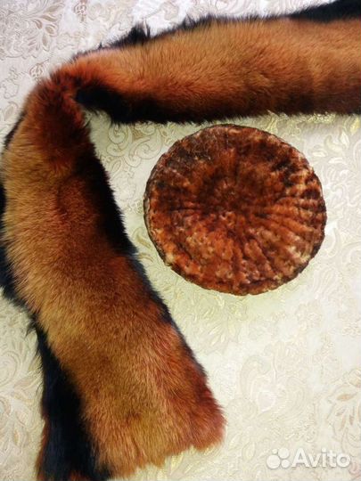 Песцовый воротник и мутоновый берет