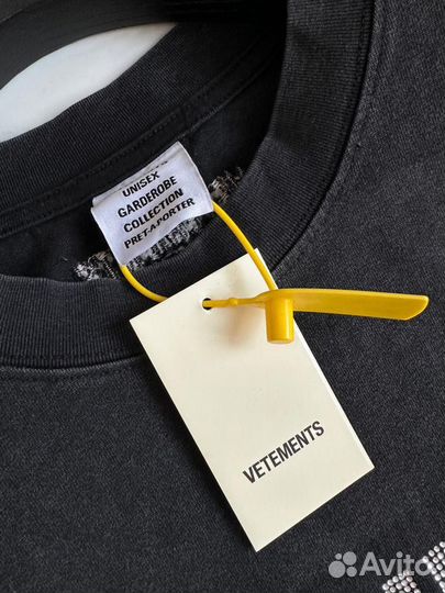 Футболка vetements