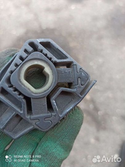 Гольф 4 Подушка крепления радиатора 1J0 806 155E