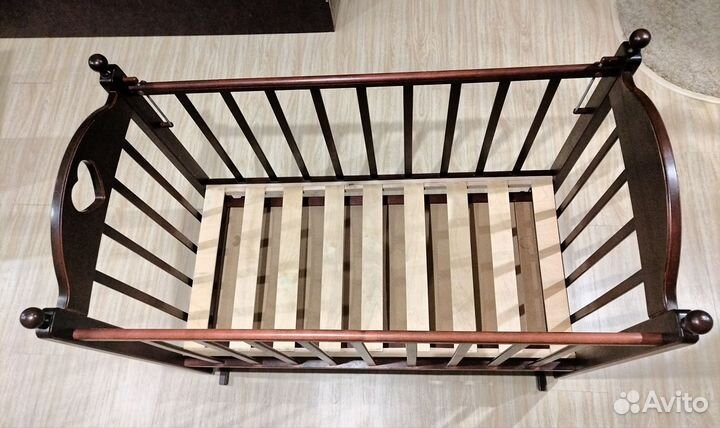 Кровать с маятником