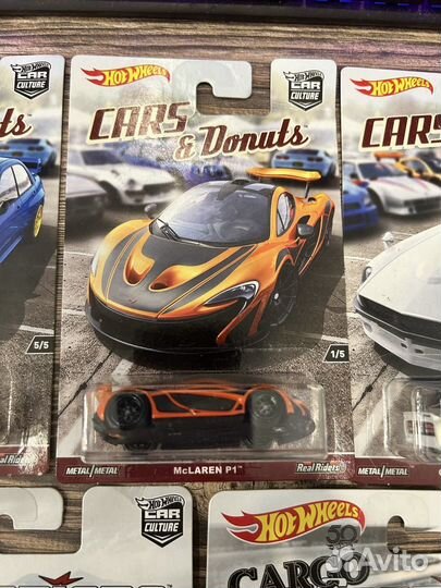 Hot wheels premium car donuts + cargo