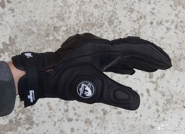 Мотоциклетные перчатки из кожи