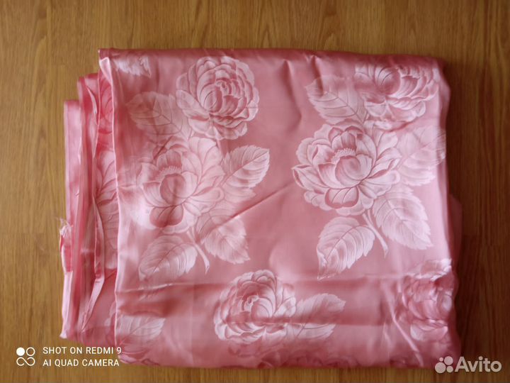 Отрез атласа двухстороннего с рисунком ГДР