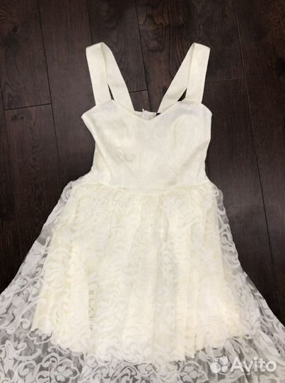 Платье белое 40 42
