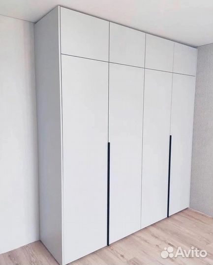 Черный шкаф