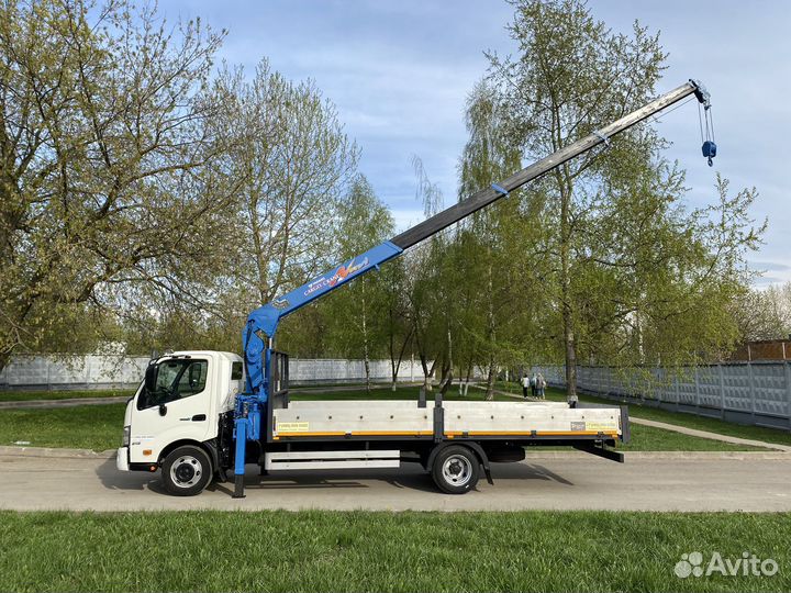 Hino 300 (Dutro) с КМУ, 2017