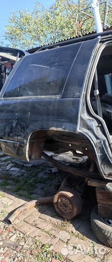 Заднее крыло четвертина на Шевроле Тахо 1