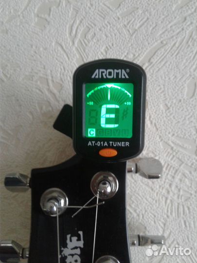 Тюнер для настройки гитар. Новый