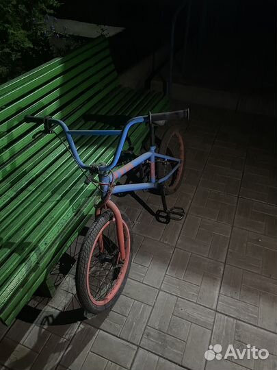 Трюковой велосипед BMX