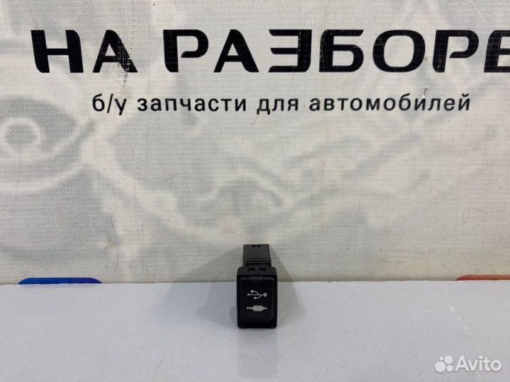 Разъем мультимедиа Toyota Rav4 XA40 2AR-FE 2014