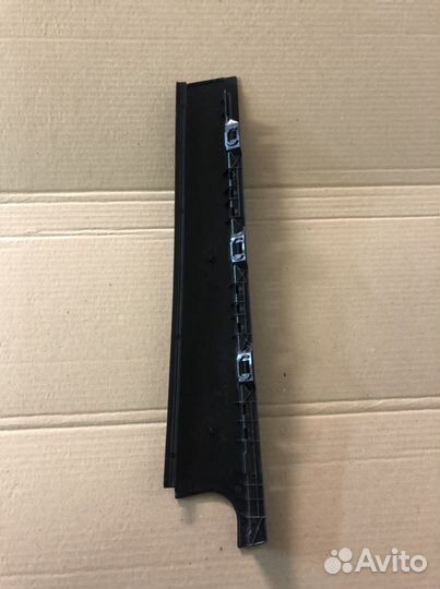 Накладка стойки задней двери VW Golf 7