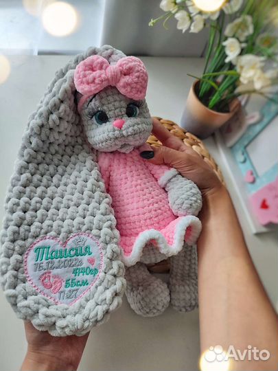 Вязаная игрушка с метрикой