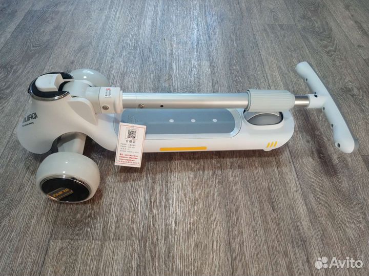 Самокат трёхколёсный детский (беговел, кикборд)