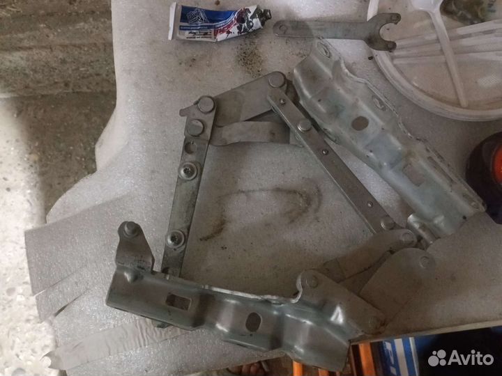 Петли на капот мерседес 203