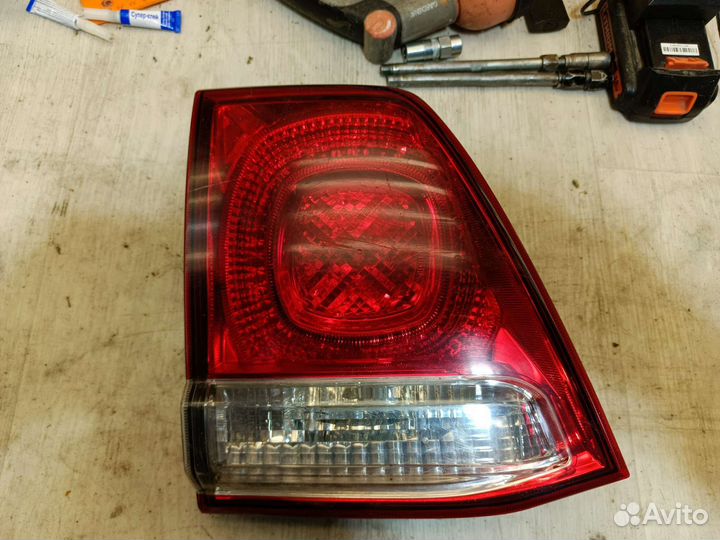 Задний фонарь Toyota Land Cruiser 200