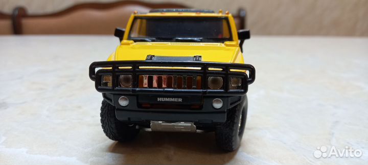 Модель авто Hummer H2 1/32