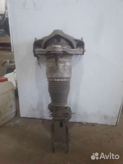 Стойка Фольксваген Туарег Правая