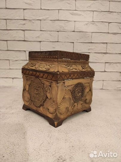 Шкатулка резная деревянная