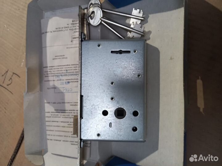 Замок Гардиан врезной сувальдный с защелкой 10.11