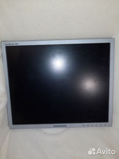 Монитор Samsung 47 см диагональ