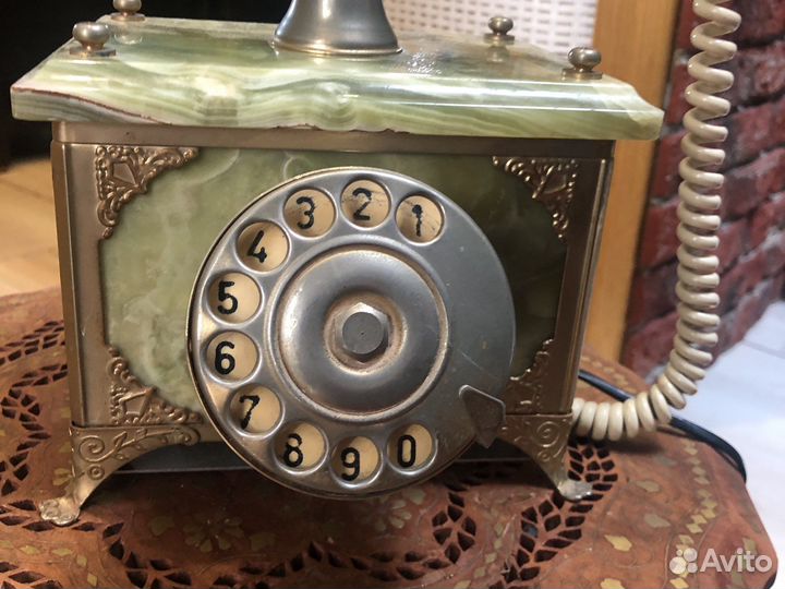 Антикварный телефон