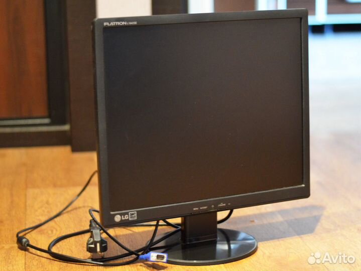 Монитор LG Flatron L1942SE 19