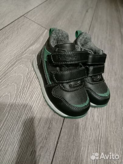 Продам ботинки детские