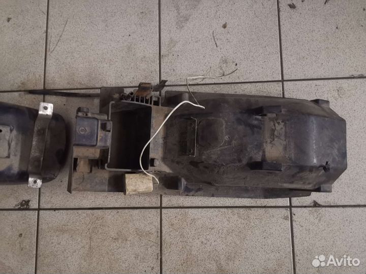 Подкрылок задний Kawasaki ZZR 400 1