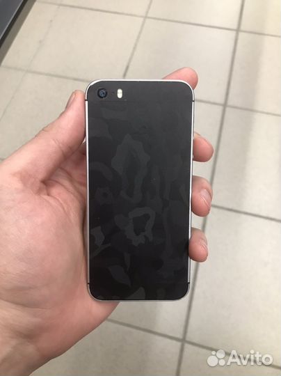 Телефон iPhone se