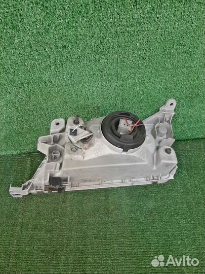 Фара toyota premio ST210 контрактная