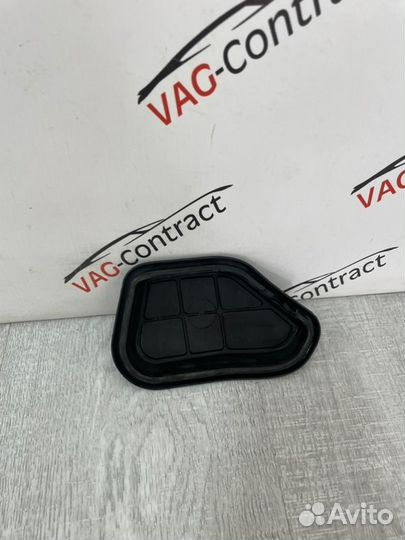 Заглушка кузова передняя правая Audi A5 2.0 2011