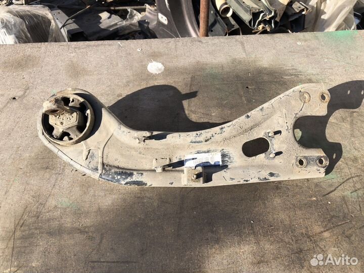 Рычаг продольный задний правый Kia Sportage 3