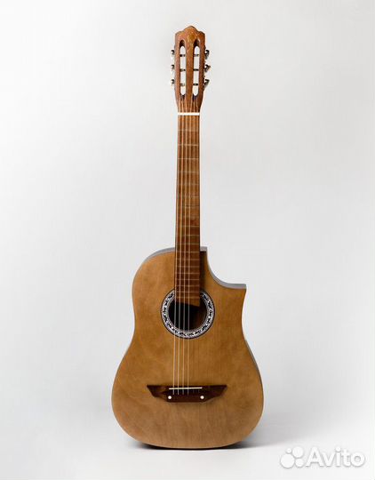 Акустическая гитара с вырезом