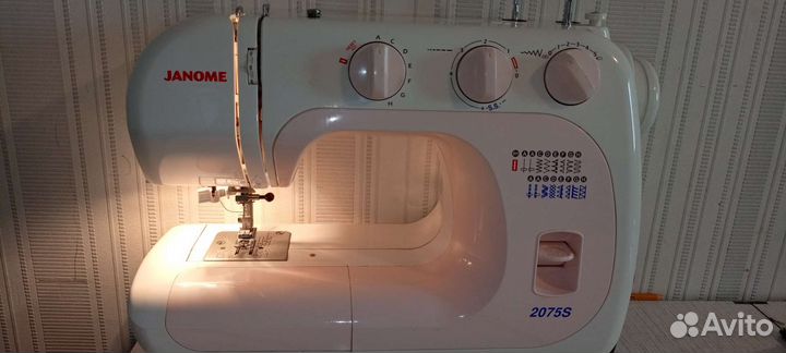 Швейная машина Janome