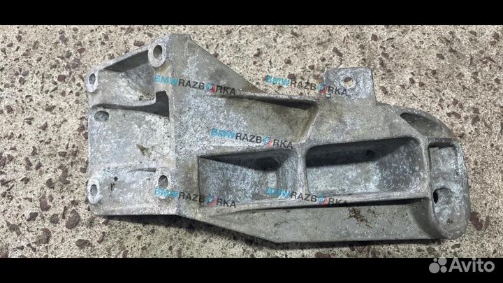 Кронштейн двигателя левый BMW X5 E53 2001 1096999