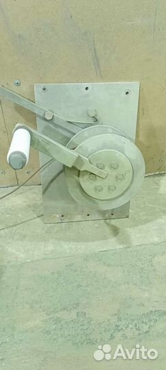 Лебедка якорная для лодки