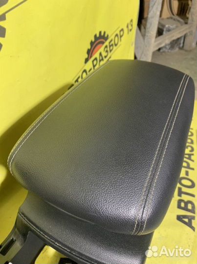 Подлокотник Kia Sportage 4