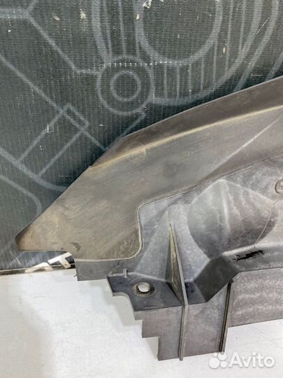 Воздуховод радиатора левый Audi Q7 4L BHK 2008