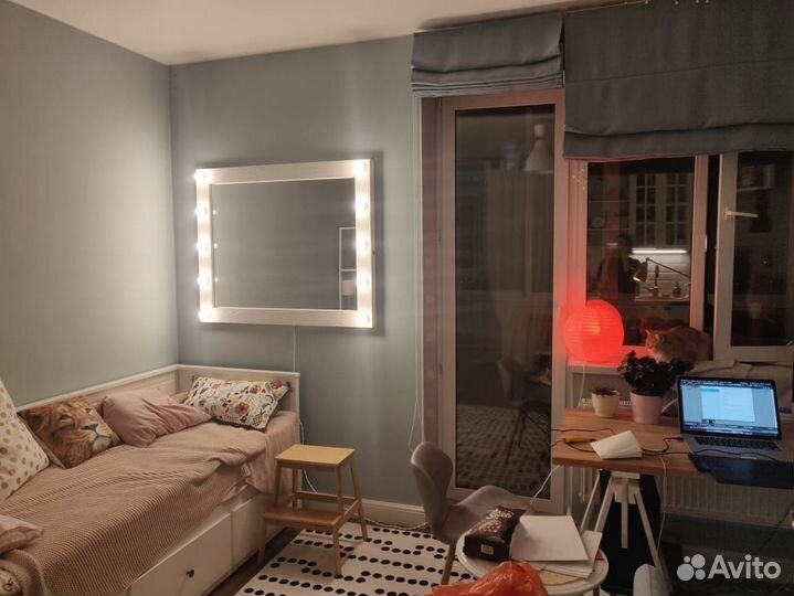 Гримерное зеркало с лампочками