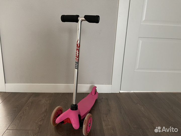 Самокат для девочки 2-6 лет
