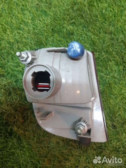 Фонарь противотуманный левый Toyota Land Cruiser