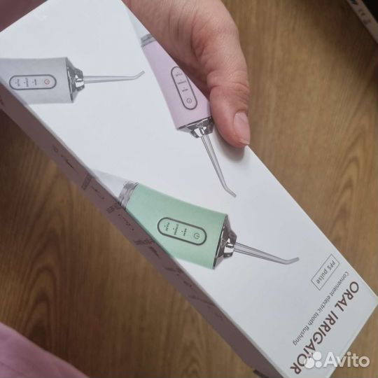 Ирригатор новый зелёный для чистки зубов и дёсен